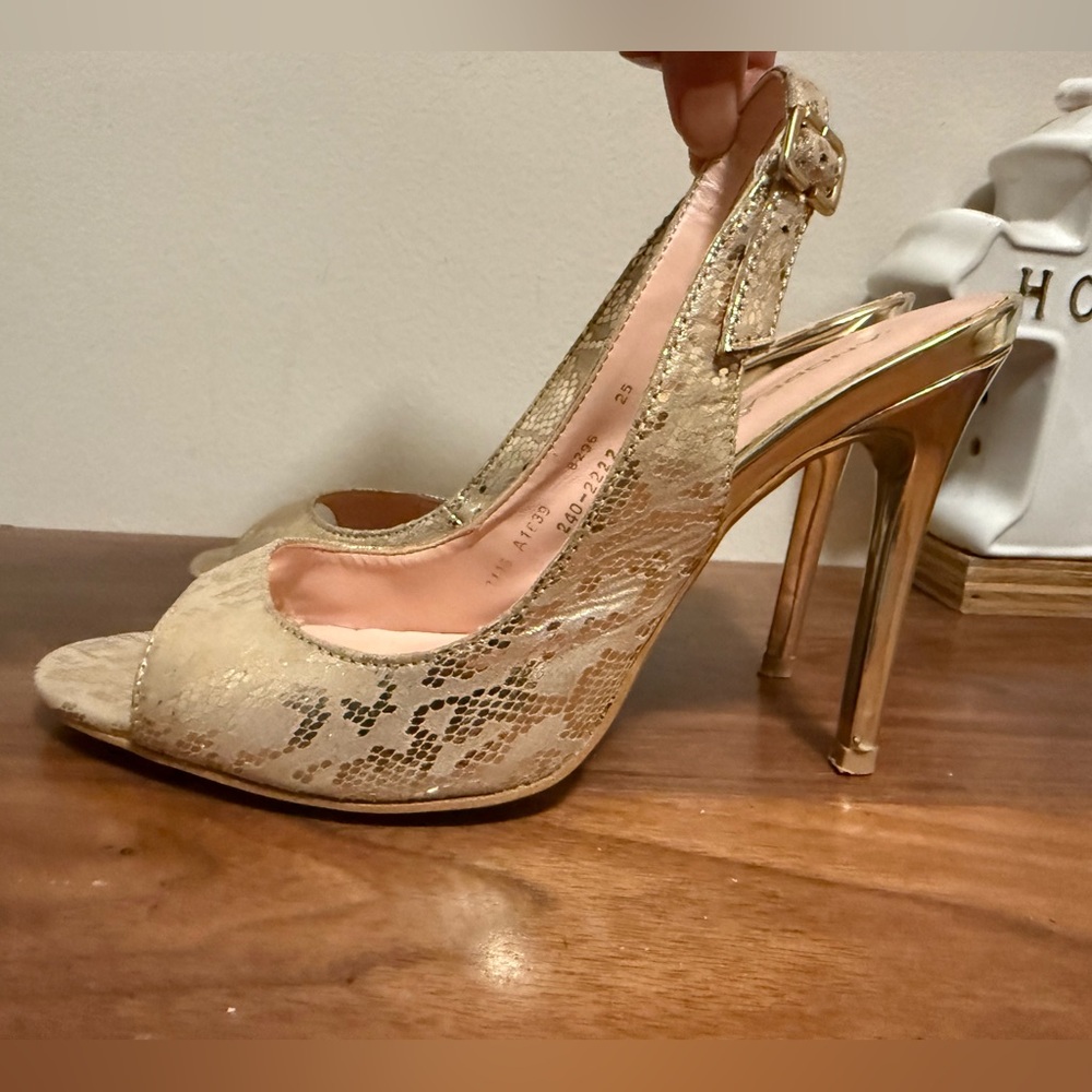 Andrea Slingback Pumps with Gold Heels size 8 - Picture 5 of 11